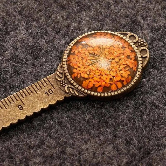 Handmade dry flower gypsophila ruler bookmark with lace flowers, daffodils, and clover in classical style