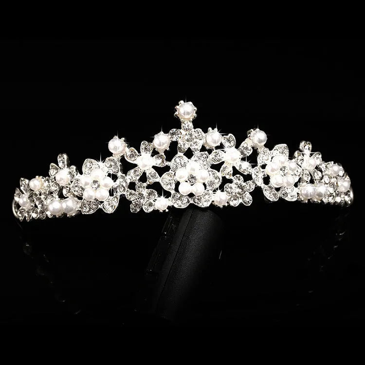 Three-piece bridal set with crystal flower necklace, crown and stud earrings in European and American style