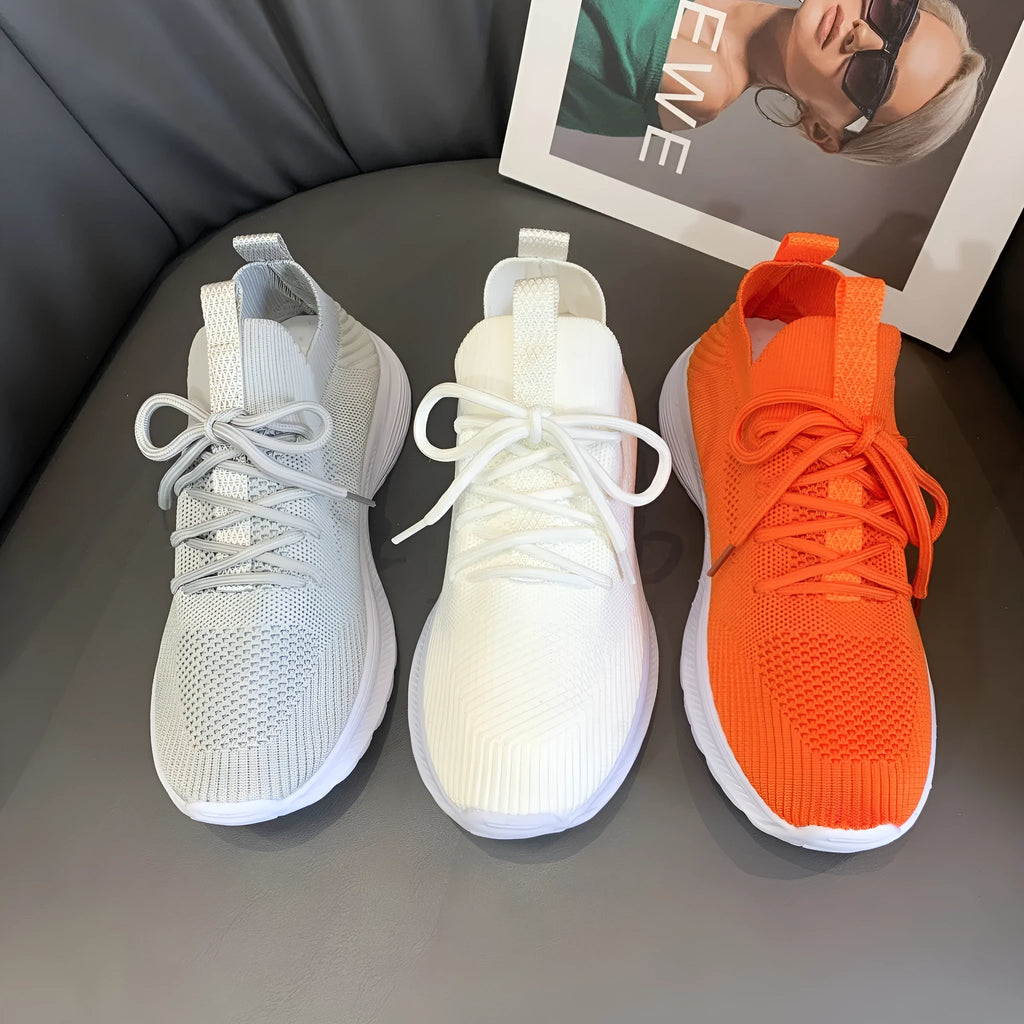 Women's breathable running shoes with mesh lining and Flyknit upper in tennis shoe style