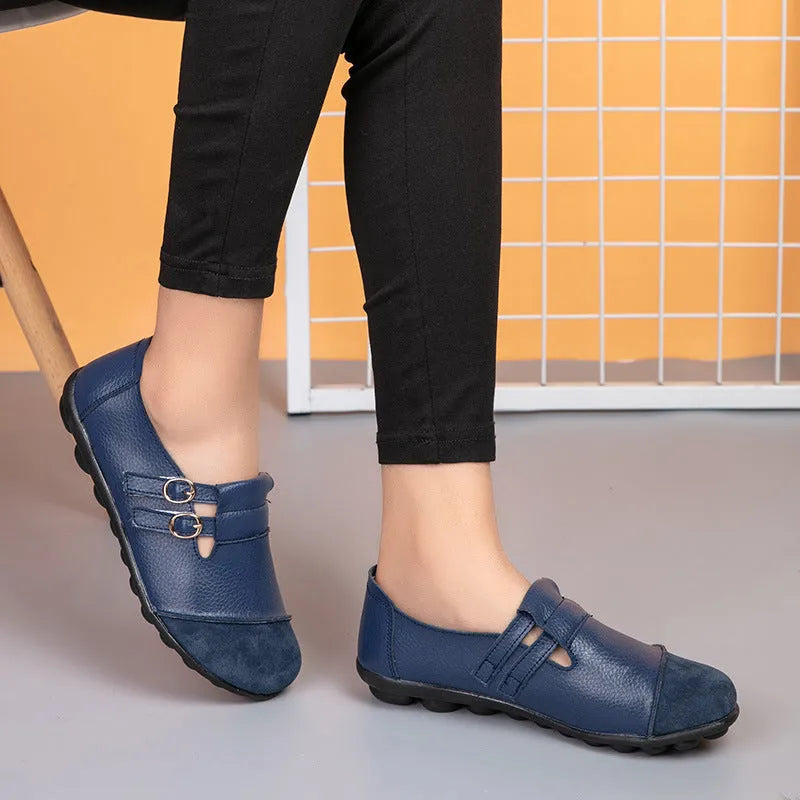 Casual black flat shoes with Velcro strap and round toe on a beef tendon sole.