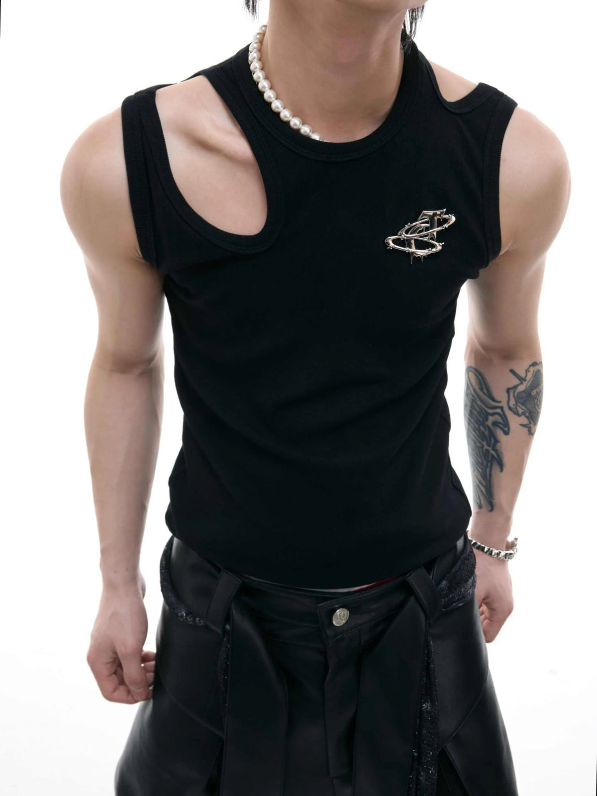 Men's sleeveless polyester vest T-shirt, crocheted hollow detail, cartoon pattern, white or black
