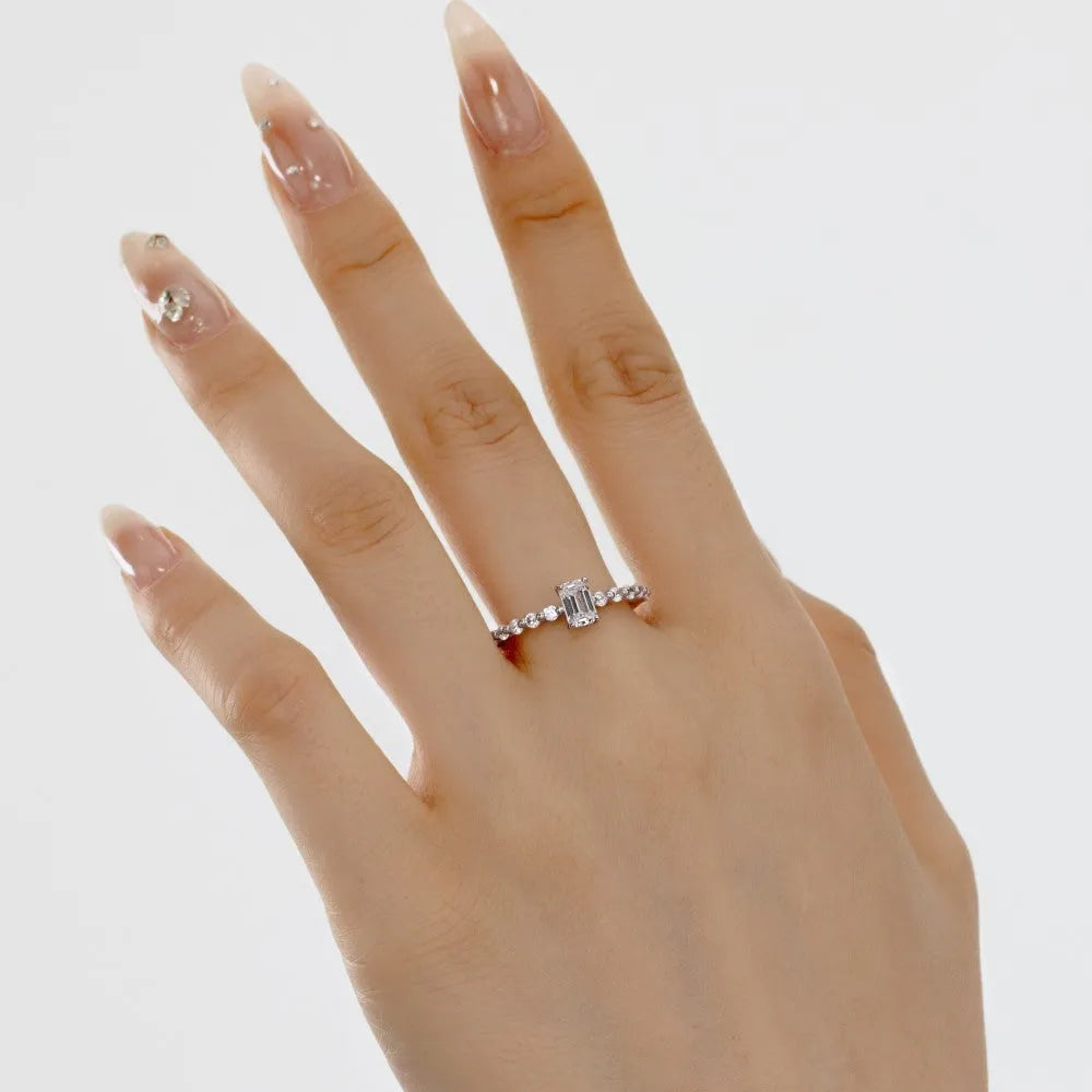 Round diamond ring for women in silver with platinum white gold colour electroplating, sizes 5 to 9