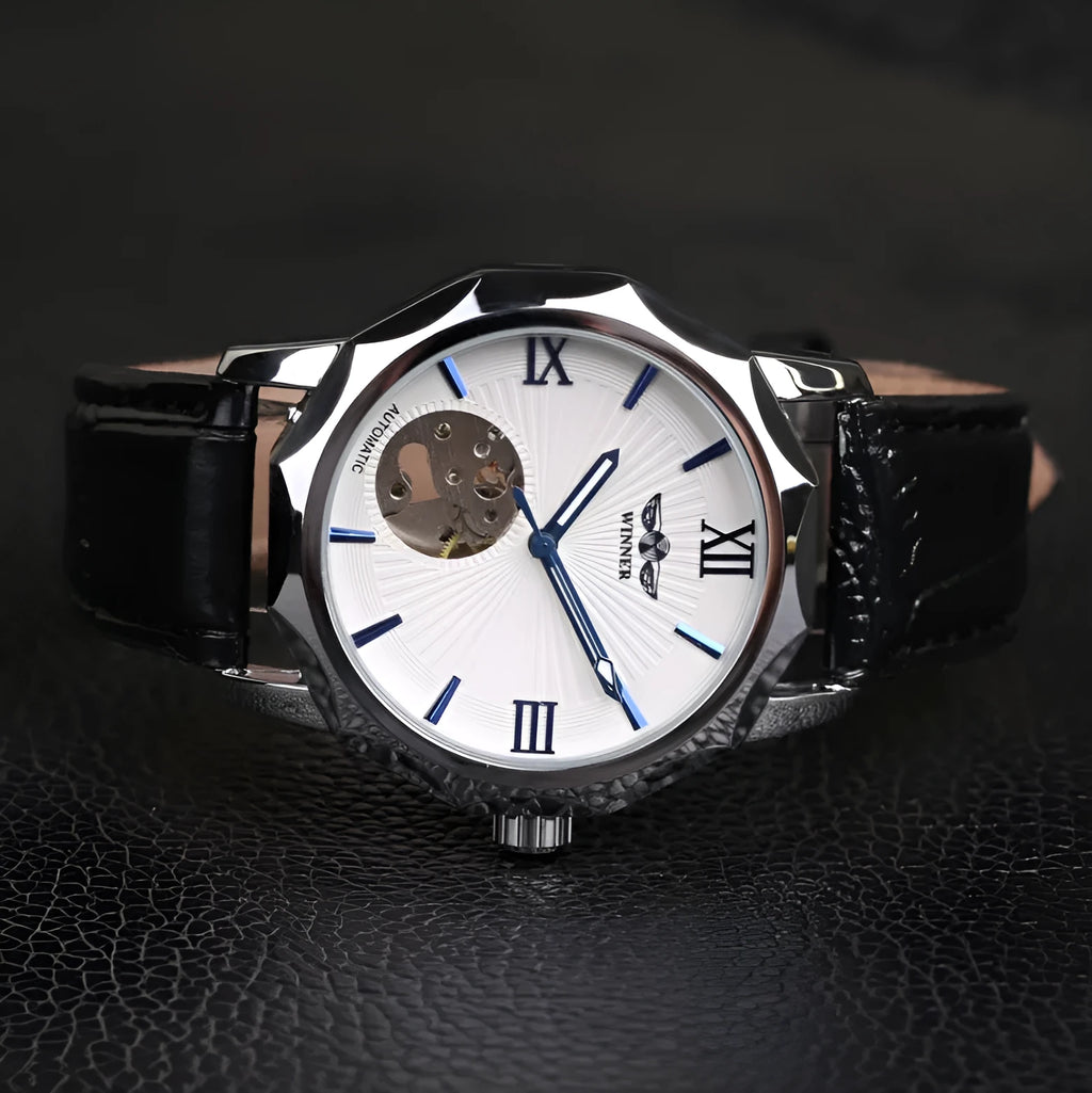 Aqua wristwatch with 4.2 cm surface width, 25.5 cm total length, shown in Black or White.