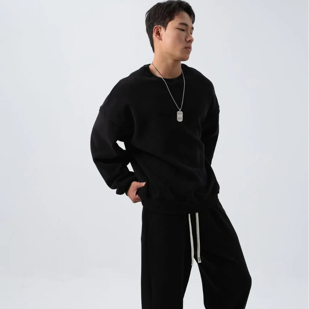Men's black fleece sports suit with crew neck coat and loose fit trousers for winter wear