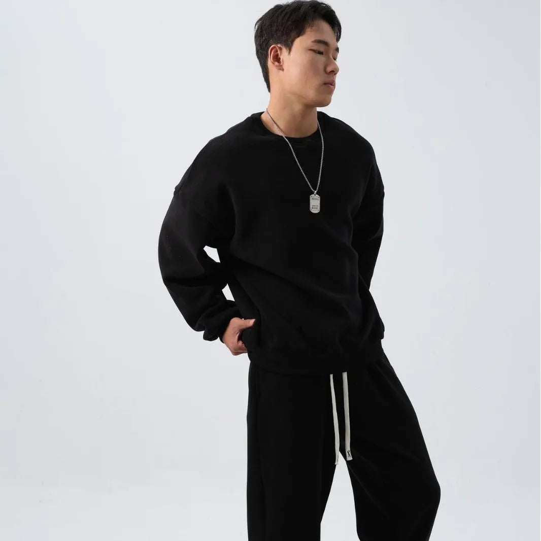 Men's black fleece sports suit with crew neck coat and loose fit trousers for winter wear
