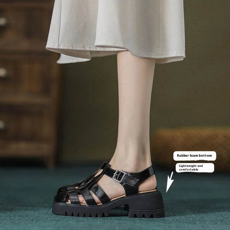 Women's retro platform sandals with buckle and chunky rubber sole in black colour