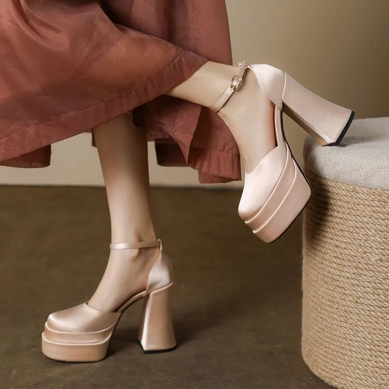 Women's white waterproof platform pumps with a chunky heel and round toe