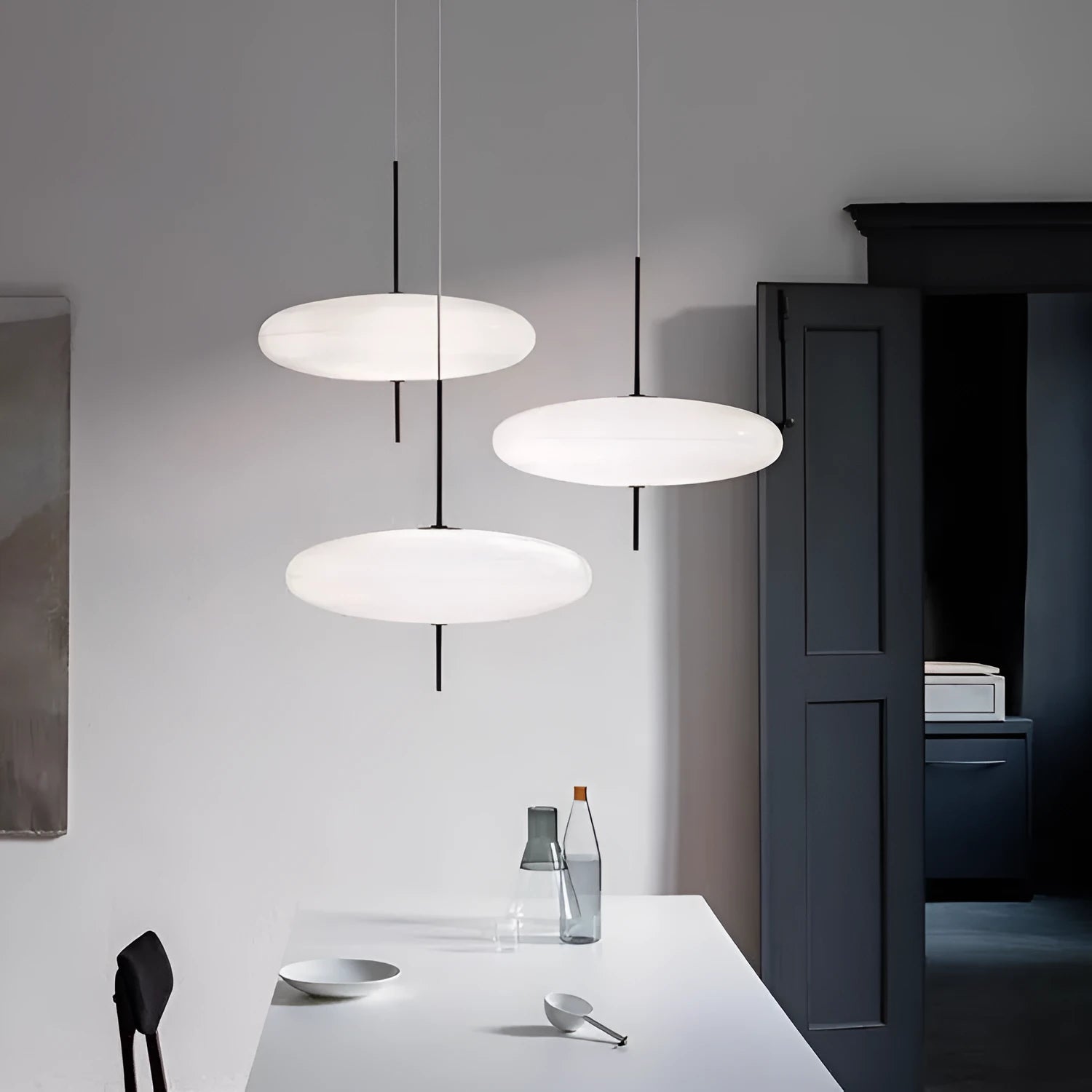 Nordic retro UFO-shaped designer chandelier ceiling light in black and white.