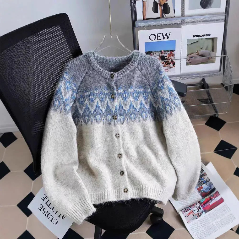 Women's contrast colour jacquard thickened sweater coat in loose fit with long sleeves, shown in milky white