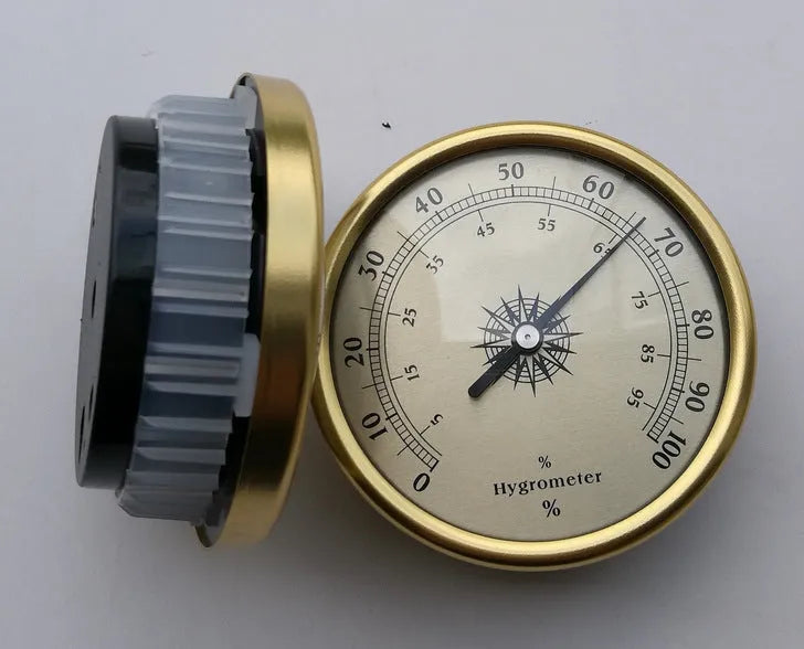 Analogue thermometer and hygrometer with 72mm aluminium dial showing temperature and humidity readings