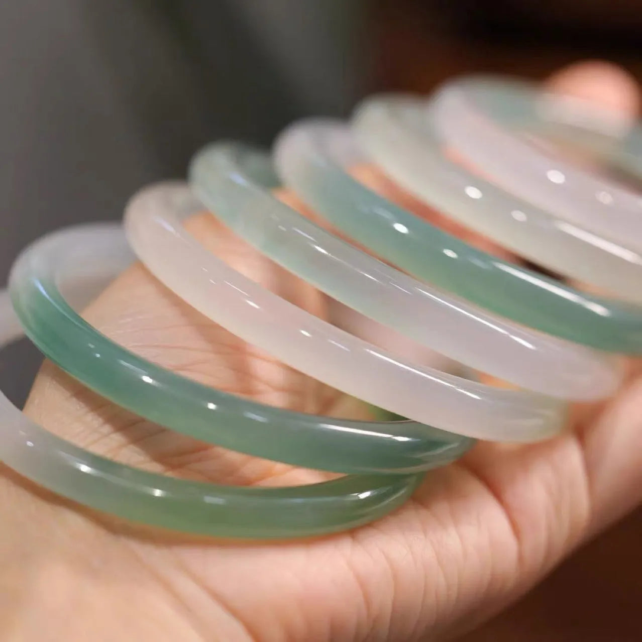 Traditional chalcedony jade bracelet with half-mountain pattern in natural stone beads