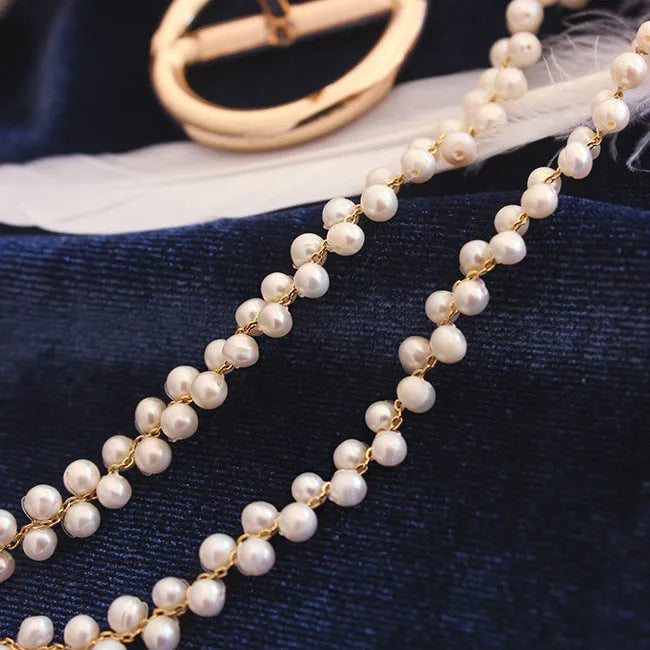 Hand-woven white pearl necklace with adjustable bean chain, 31-40cm circumference, 0.8cm wide.