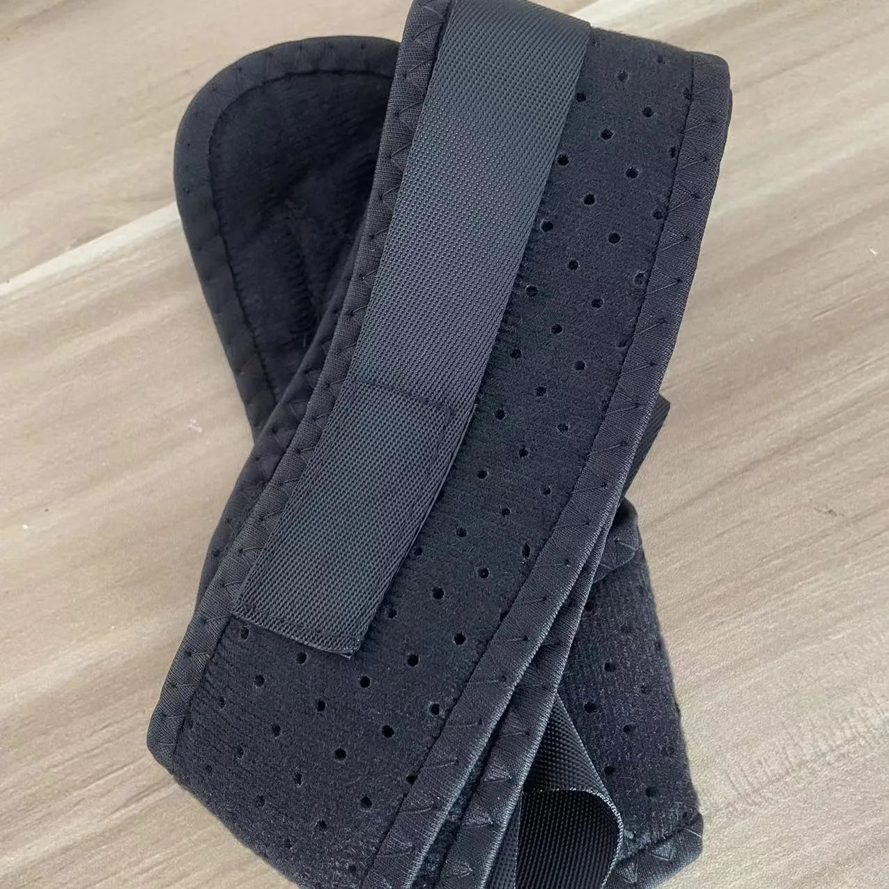 Adjustable nylon posture correction band with breathable mesh panels for back support during sitting