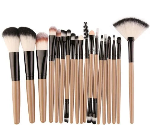 MAANGE 18-piece make-up brush set with fan-shaped tools for contouring and blush application