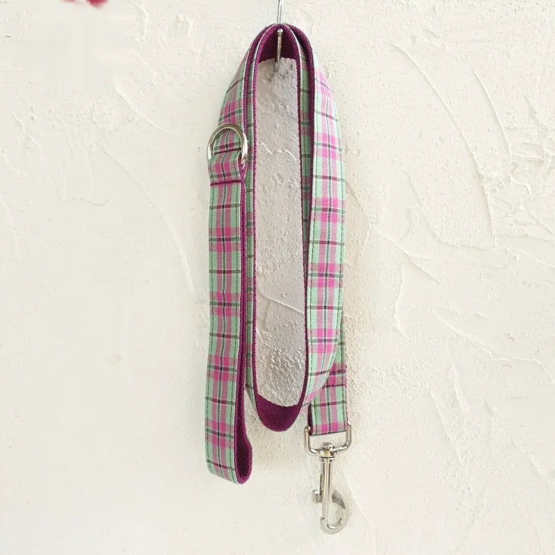 Mint coloured polyester dog collar and leash set with tear-resistant construction