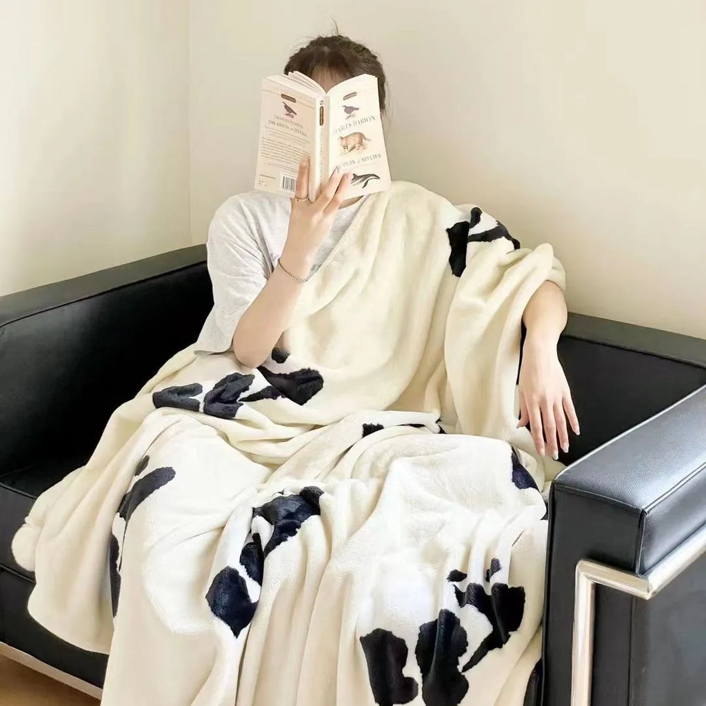 Panda cartoon pattern flannel blanket measuring 150x200cm on single bed