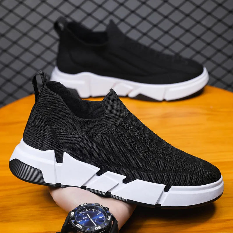 Men's slip-on casual sports shoes with flyknit mesh upper and sock cuffs, mid-top, PVC sole