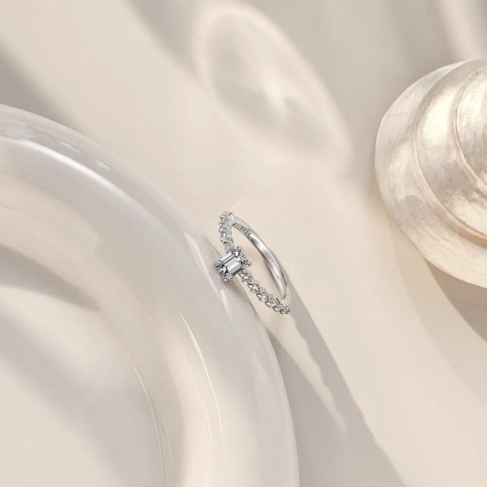 Round diamond ring for women in silver with platinum white gold colour electroplating, sizes 5 to 9