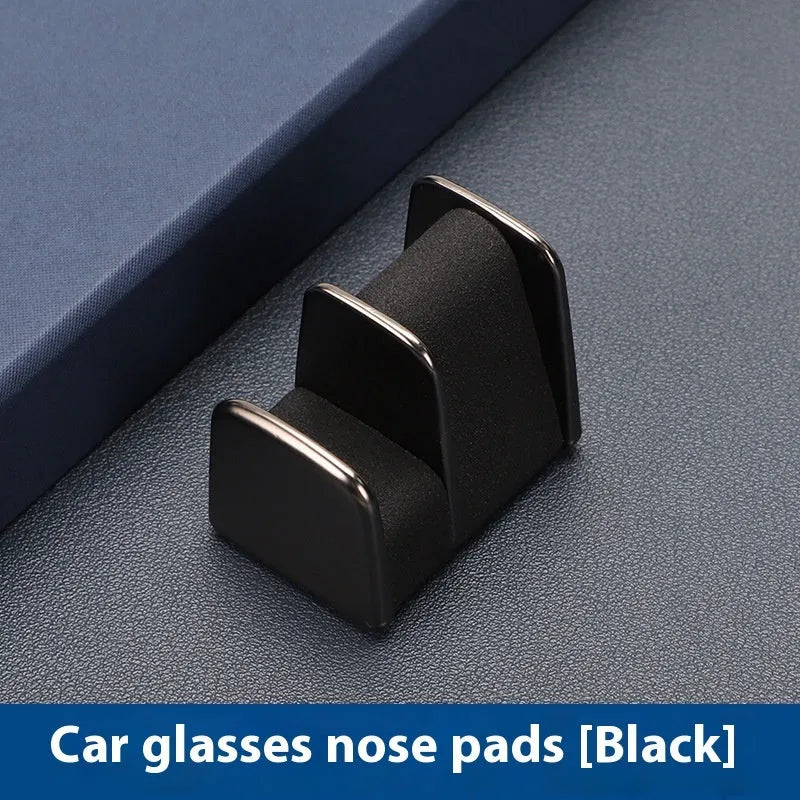 Green zinc alloy leather car dashboard sunglasses clip measuring 3.7x3.2x2.5cm