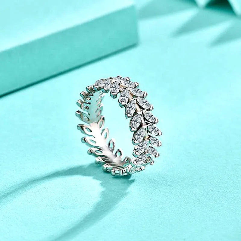 Silver closed ring for women with inlaid zircon stone, leaf shape and wheat detail in white gold colour, sizes 6 to 9