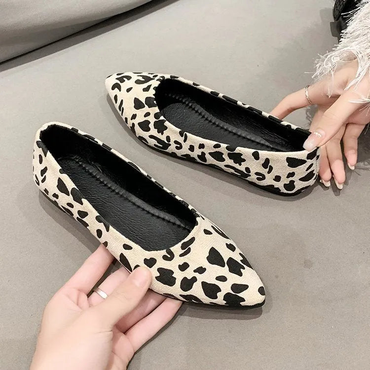 Women's leopard print flat pumps with pointed toe and low heel