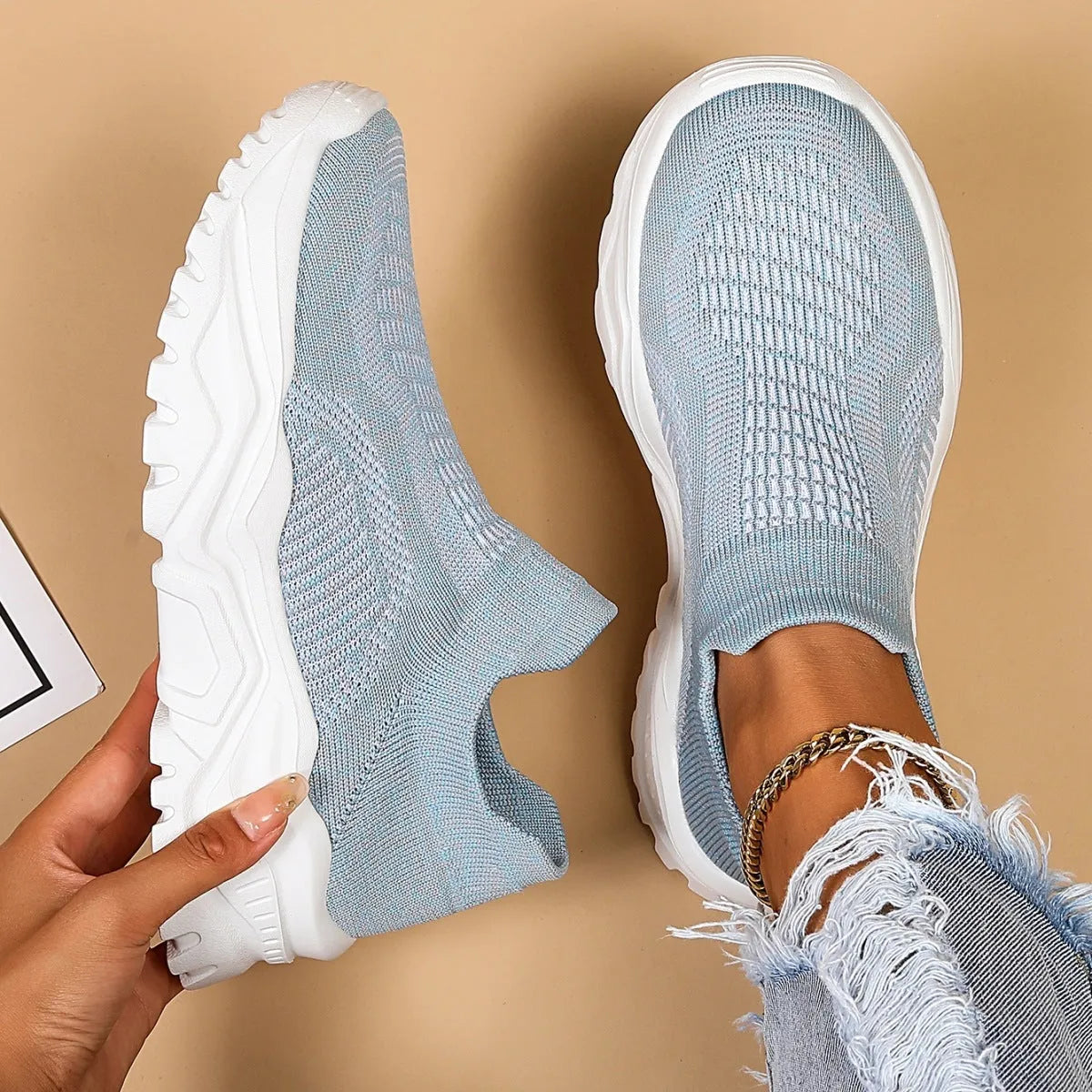 Light blue women's mesh slip-on sports shoes with round toe and 3-5cm heel