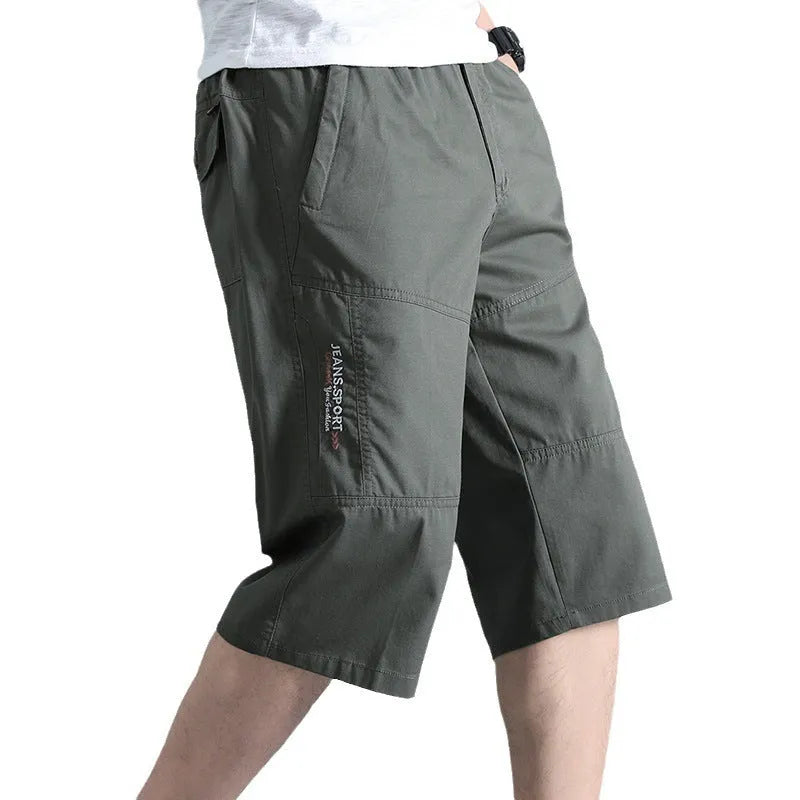 Men's loose fit cotton sports pants in cropped straight-leg design for summer wear