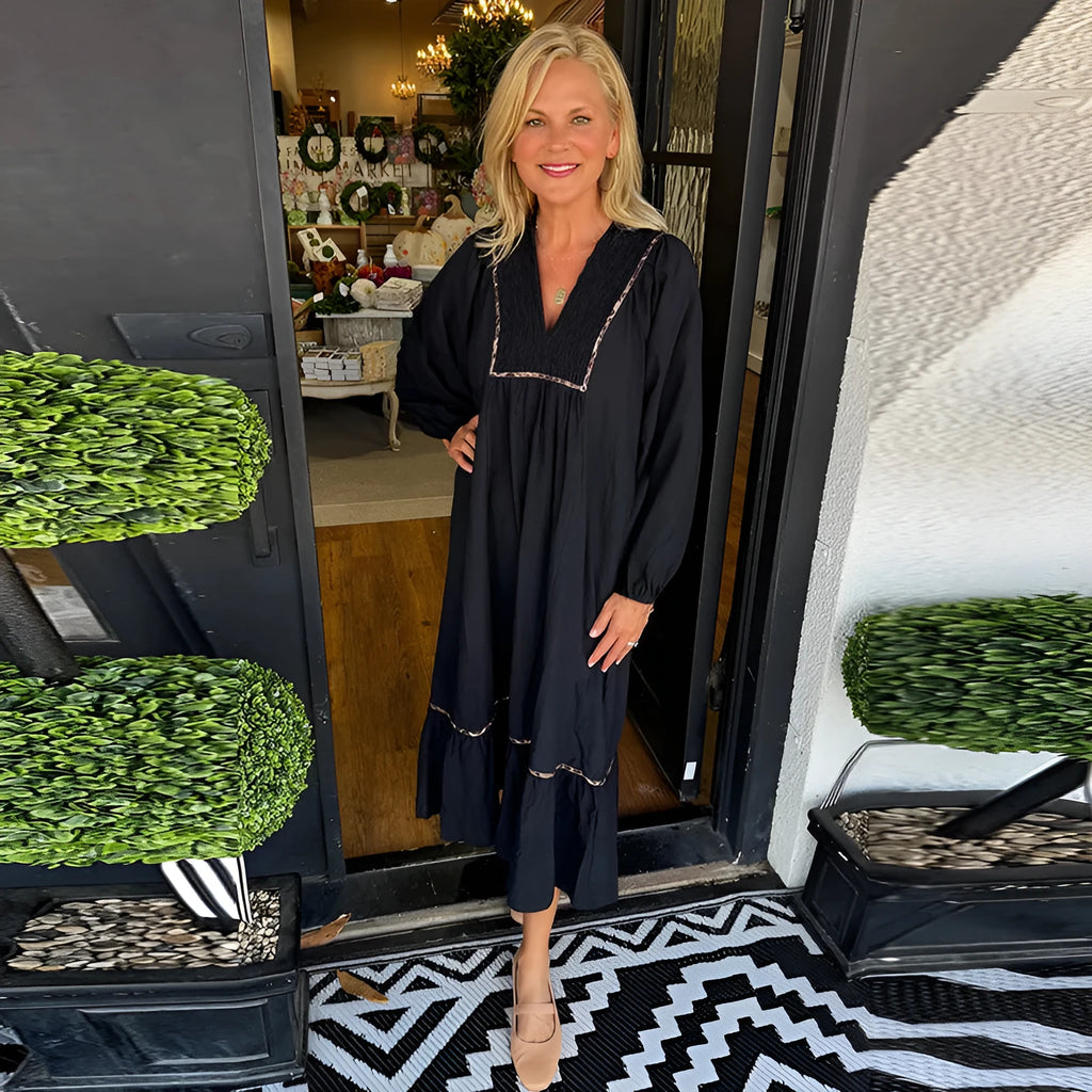 Pullover V-neck long sleeve dress with high waist and colour matching pattern in black or brown, sizes S to XL.