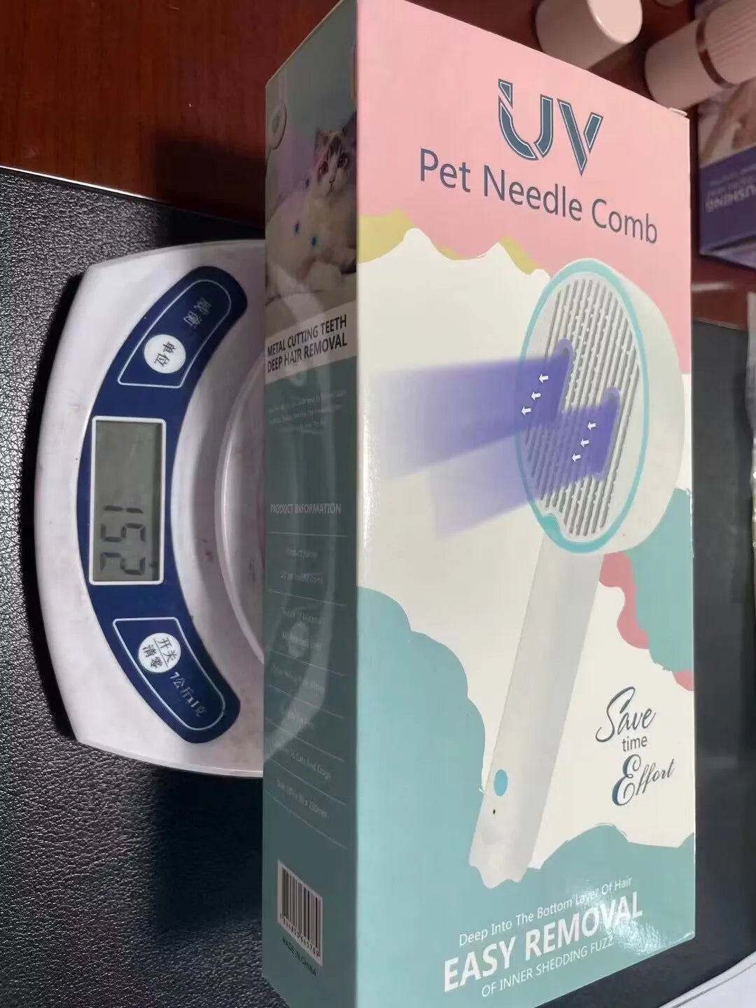 USB rechargeable UV pet comb for cats and dogs in pink, yellow or white ABS plastic.