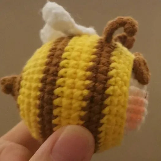 Handmade crocheted bee colony toy accessories for wool dolls with plush material
