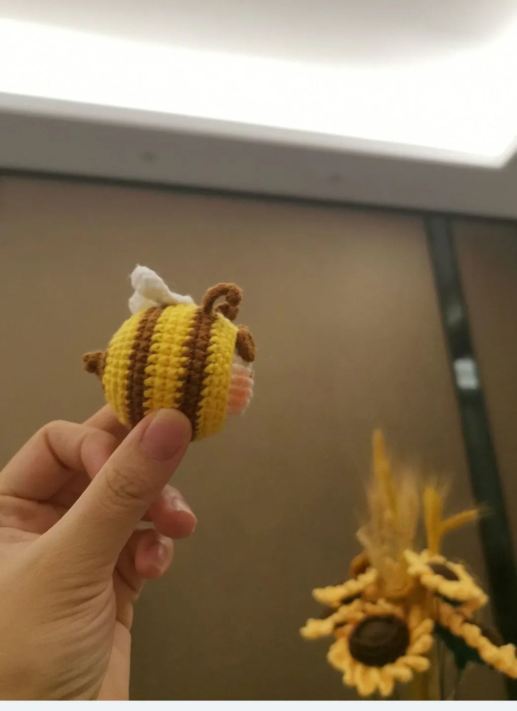 Handmade crocheted bee colony toy accessories for wool dolls with plush material
