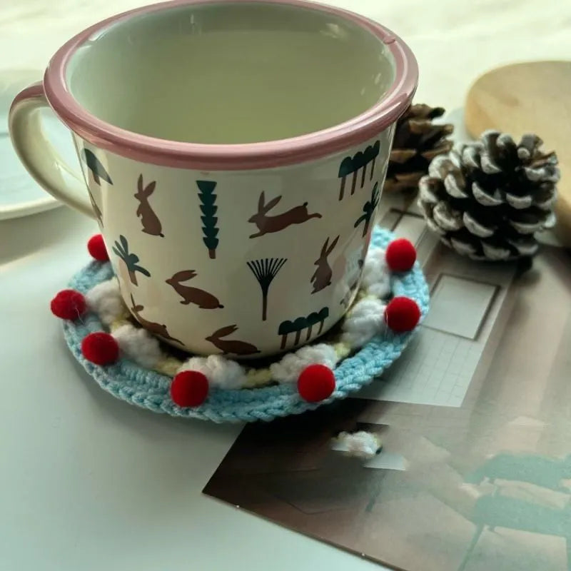 Knitted wool coaster bag with 9cm diameter for drink protection