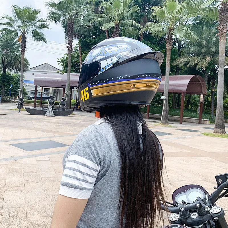 Motorcycle helmet in Dragon colour on a stand, showing its ABS shell and size tag indicating 2XL/3XL availability.