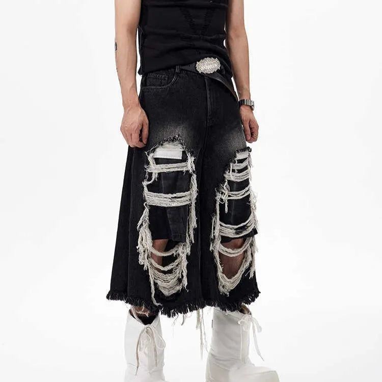 Black cropped wide-leg jeans with mid-high waist, showing loose fit and micro-elastic cotton fabric