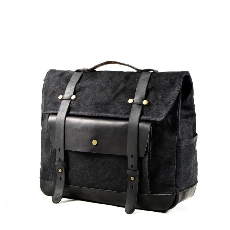 Camel Bag Knight Messenger Bag in cotton with 40x15x30cm dimensions and internal pockets