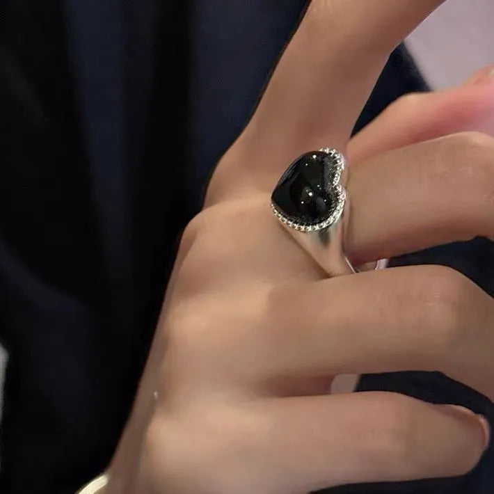Adjustable S925 sterling silver ring with black agate centrepiece and electroplated finish