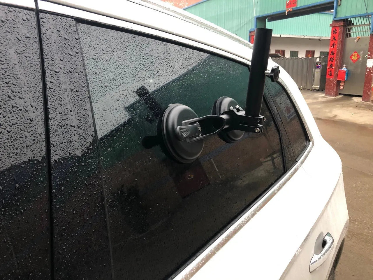 Black off-road car sucker base flagpole mount with round glass sucker and ABS plastic construction