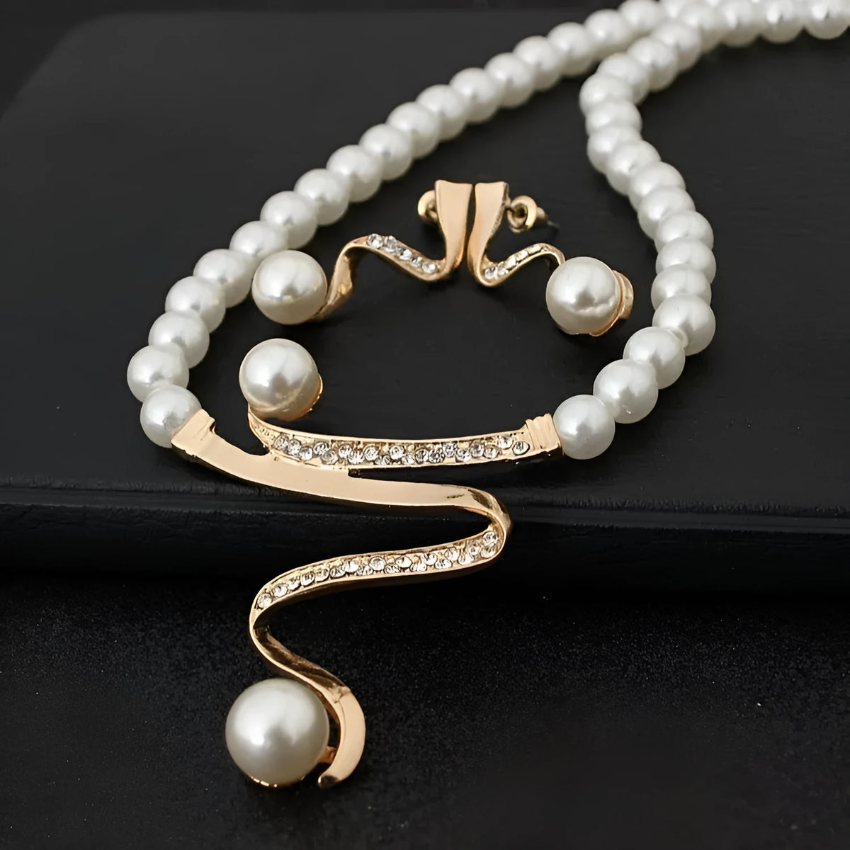 European fashion diamond crystal pearl necklace and earrings set for brides and wedding accessories, wholesale CMT058