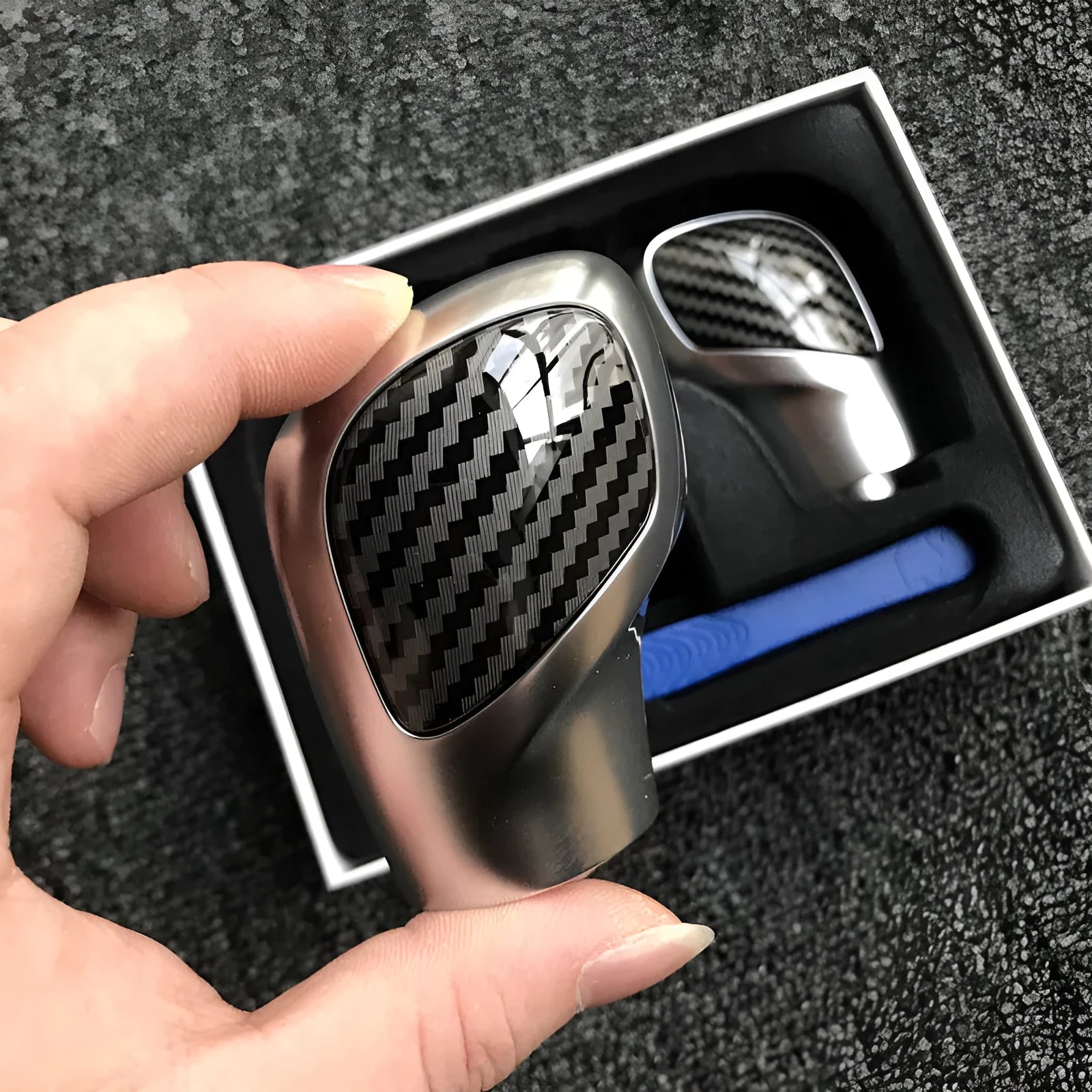 Carbon fibre DSG gear side cover with chrome matt finish and leather gear knob