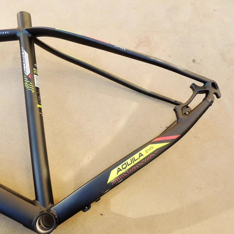 29-inch black green mountain bike frame with aluminium alloy construction and inner cable routing