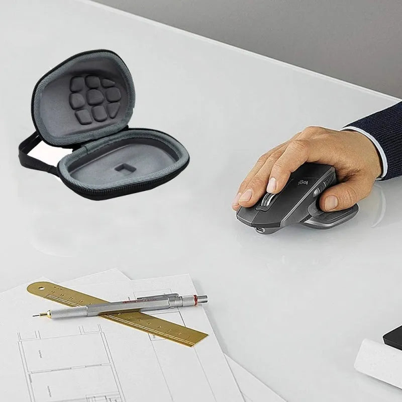 Black mouse storage box with handle, made from nylon 1200D and 6mm EVA with soft shock-resistant interior