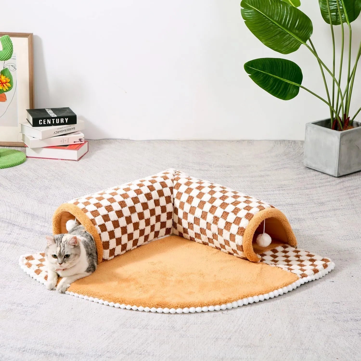 Fan-shaped plush pet bed with tunnel in coffee or yellow, sizes 60cm or 80cm, anti-slip base