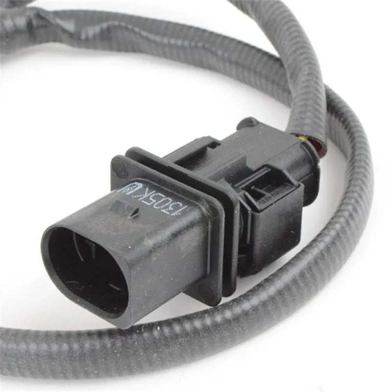 Shuanglong front oxygen sensor replacement part with connector and thread.