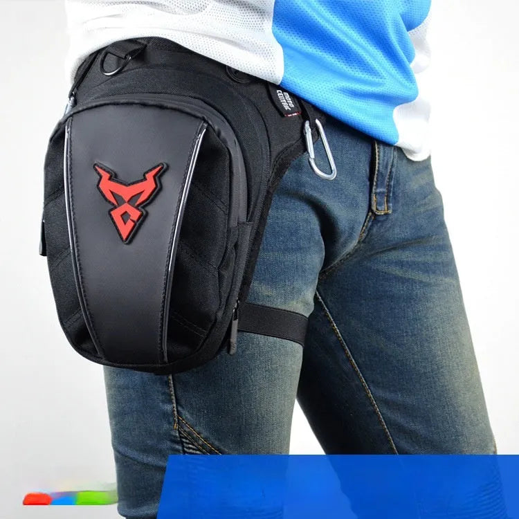 Motorcycle leg bag in 1200D Oxford cloth with 29cm x 29cm dimensions and adjustable 10-15cm depth