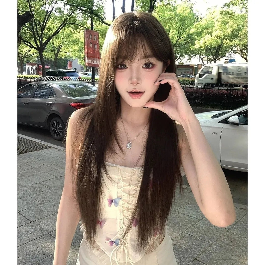 Brown black wig with black tea simulation colouring and wear-free hair net construction