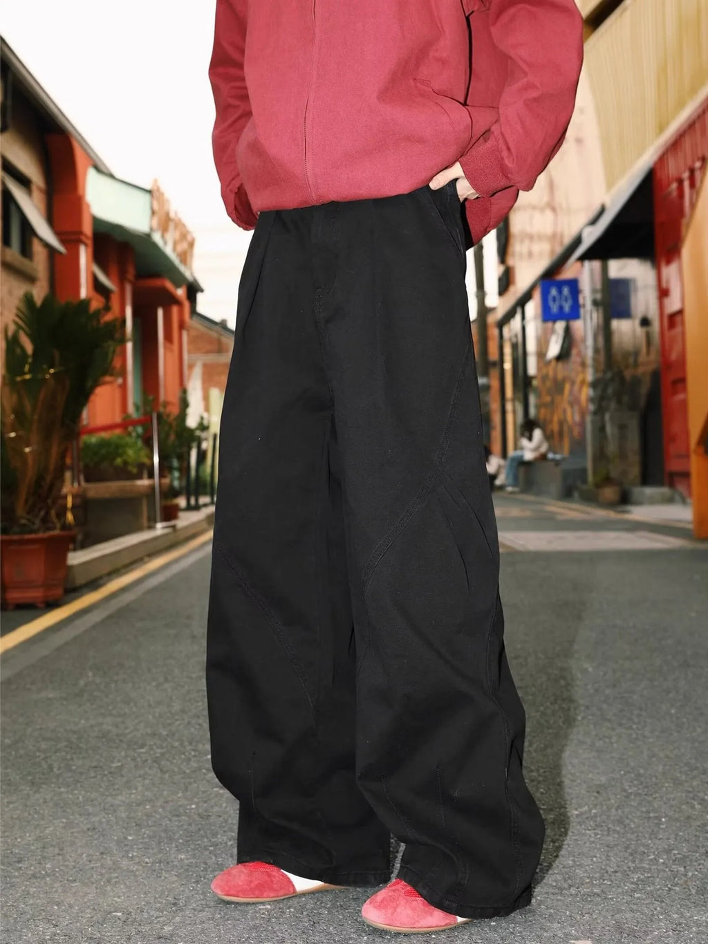 Men's pleated straight-leg trousers in striped pattern with micro-elasticity, available in apricot, black, and brown colours.