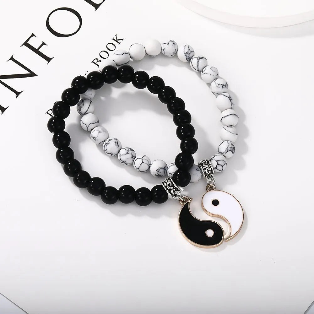 Geometric eight-diagram alloy bracelet with electroplated finish in four colour variations