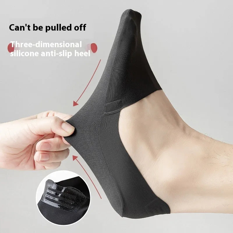 Men's invisible seamless ankle socks in black with pure cotton bottom and ice silk fabric
