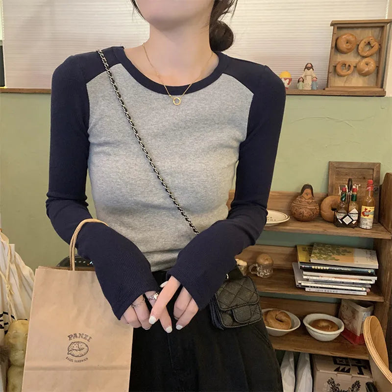 Women's oversized top with princess sleeves and embroidery in dark blue, made from 100% viscose fibre