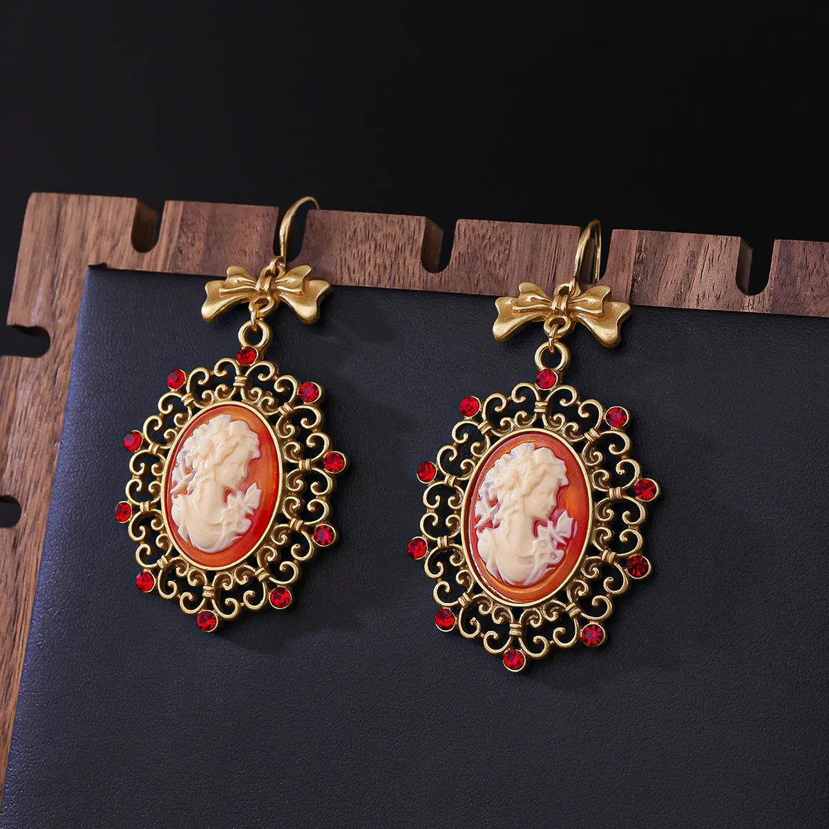 Retro court beauty head alloy drop earrings with bow detail and electroplated finish, one pair